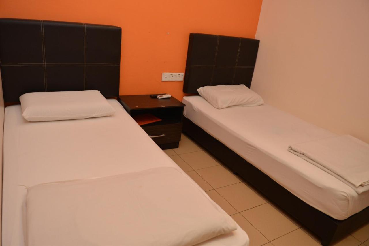 Gf Wonderful Hotel Pontian Kecil Exterior photo